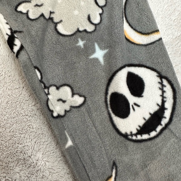 NEW Women’s Adult M Medium Pajama Set Jack Skellington Halloween 2 Piece - Picture 4 of 5